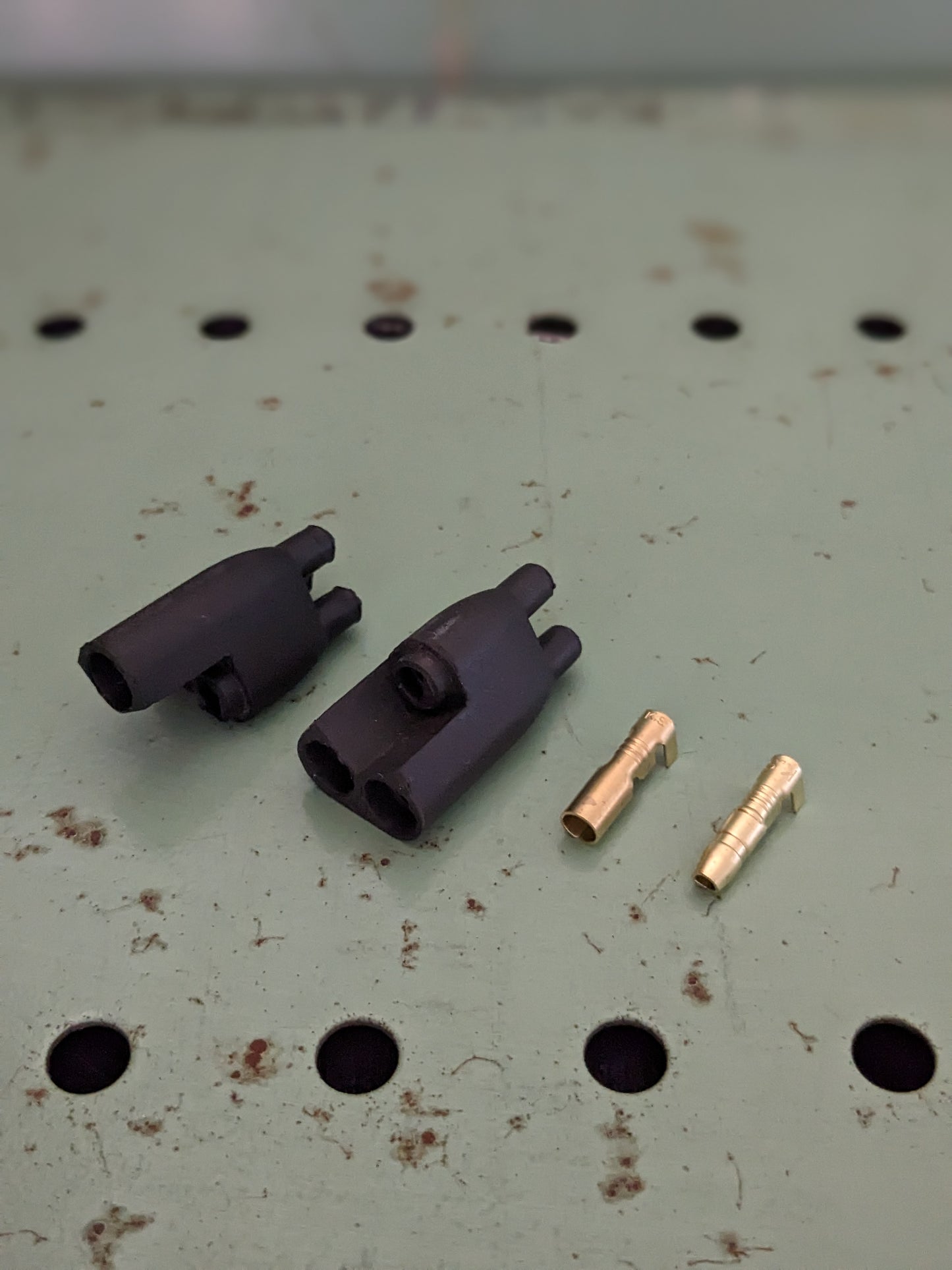 4 mm Black Rubber Connectors